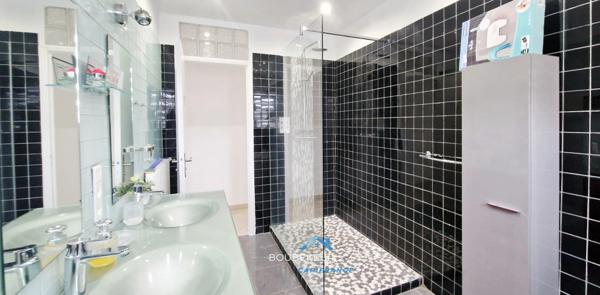 Villa à Prigonrieux en Dordogne(24), 252 m² habitable, 8 pièces, 6 chambres, piscine et terrain 3200m² clos