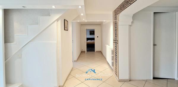 Villa à Prigonrieux en Dordogne(24), 252 m² habitable, 8 pièces, 6 chambres, piscine et terrain 3200m² clos