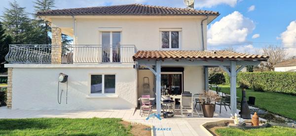 Villa à Prigonrieux en Dordogne(24), 252 m² habitable, 8 pièces, 6 chambres, piscine et terrain 3200m² clos