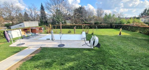 Villa à Prigonrieux en Dordogne(24), 252 m² habitable, 8 pièces, 6 chambres, piscine et terrain 3200m² clos