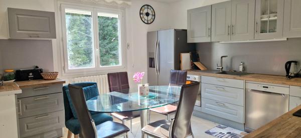 Villa à Prigonrieux en Dordogne(24), 252 m² habitable, 8 pièces, 6 chambres, piscine et terrain 3200m² clos