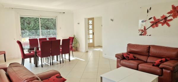 Villa à Prigonrieux en Dordogne(24), 252 m² habitable, 8 pièces, 6 chambres, piscine et terrain 3200m² clos