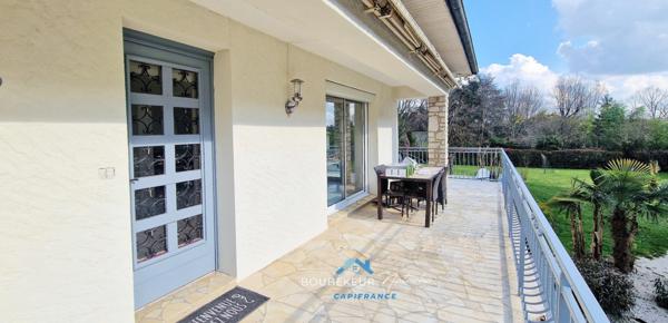 Villa à Prigonrieux en Dordogne(24), 252 m² habitable, 8 pièces, 6 chambres, piscine et terrain 3200m² clos