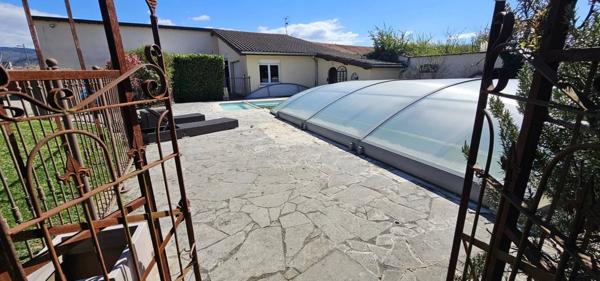 VILLA EXCEPTIONNELLE 175M2 AVEC PISCINE ET DEPENDANCES
