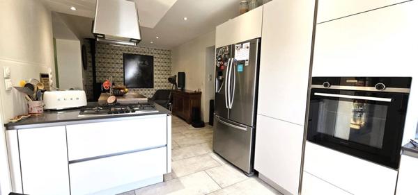 VILLA EXCEPTIONNELLE 175M2 AVEC PISCINE ET DEPENDANCES