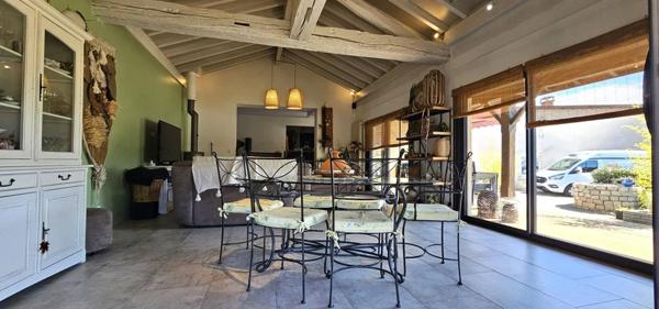 VILLA EXCEPTIONNELLE 175M2 AVEC PISCINE ET DEPENDANCES