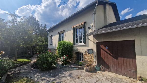 Ravissante Maison dans son écrin de verdure à l'abri des regards et de la circulation