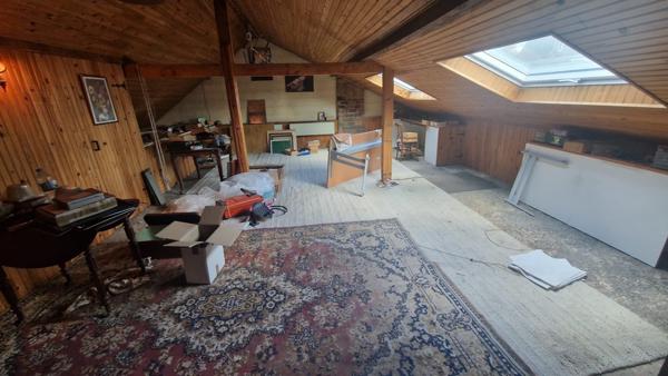 Ravissante Maison dans son écrin de verdure à l'abri des regards et de la circulation