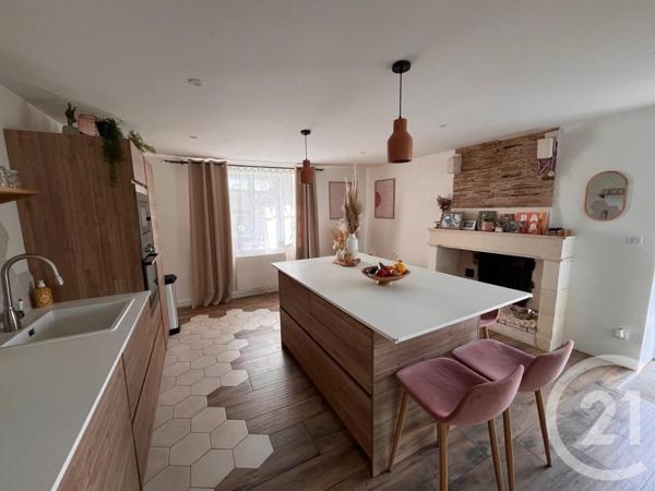 Maison à vendre  6 pièces - 200 m2 BREUIL MAGNE - 17