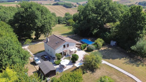 Castelsagrat (82400) CASTELSAGRAT Maison avec 3 chambres, près du village avec 1.9 hectares