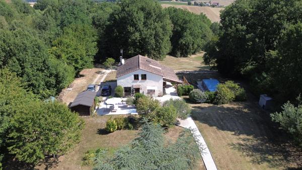 Castelsagrat (82400) CASTELSAGRAT Maison avec 3 chambres, près du village avec 1.9 hectares