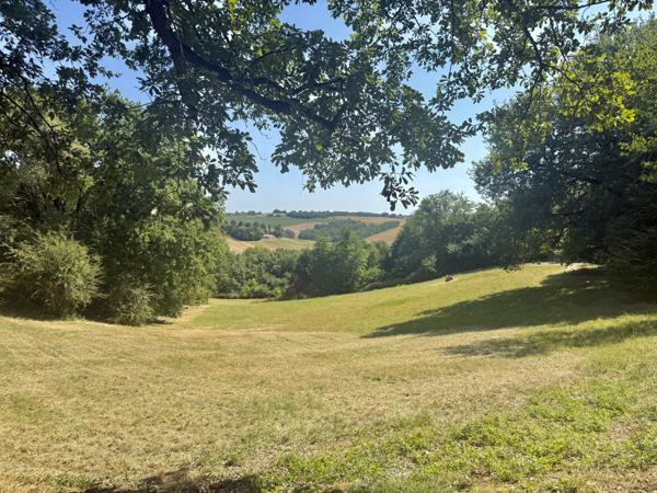 Castelsagrat (82400) CASTELSAGRAT Maison avec 3 chambres, près du village avec 1.9 hectares