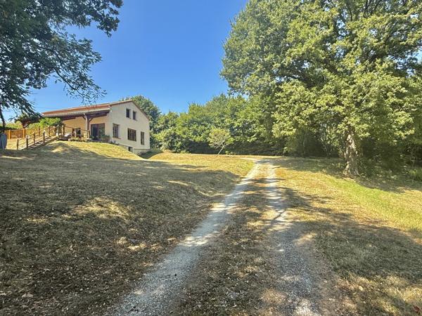 Castelsagrat (82400) CASTELSAGRAT Maison avec 3 chambres, près du village avec 1.9 hectares