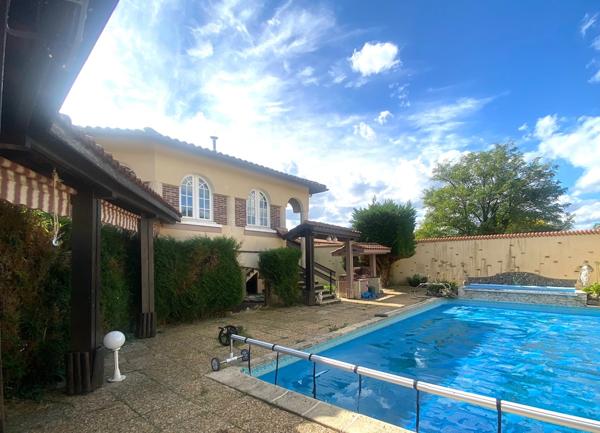 Maison 5 pièces 257m2 avec piscine et garages à AIRE SUR L'ADOUR