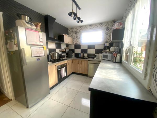 Maison 5 pièces 257m2 avec piscine et garages à AIRE SUR L'ADOUR