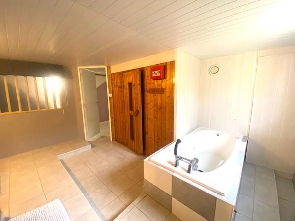 Maison 5 pièces 257m2 avec piscine et garages à AIRE SUR L'ADOUR