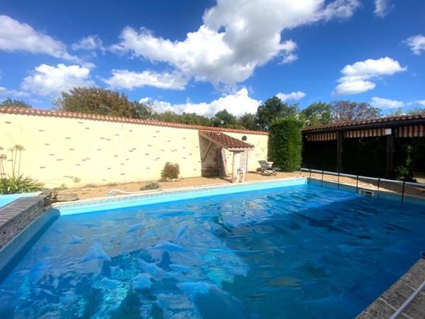 Maison 5 pièces 257m2 avec piscine et garages à AIRE SUR L'ADOUR