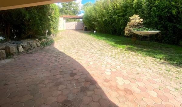 Maison 5 pièces 257m2 avec piscine et garages à AIRE SUR L'ADOUR