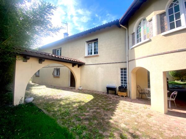 Maison 5 pièces 257m2 avec piscine et garages à AIRE SUR L'ADOUR