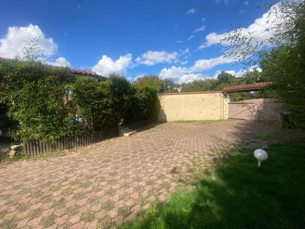 Maison 5 pièces 257m2 avec piscine et garages à AIRE SUR L'ADOUR