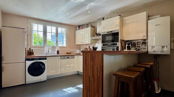 Saint-Nom-la-Bretèche (78860) Maison de village (avec courette) très bien entretenue et au charme indéniable !