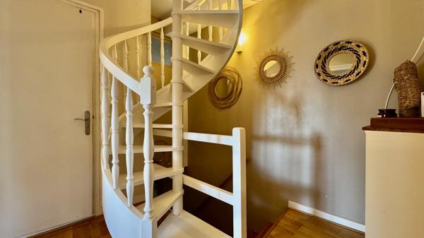 Saint-Nom-la-Bretèche (78860) Maison de village (avec courette) très bien entretenue et au charme indéniable !