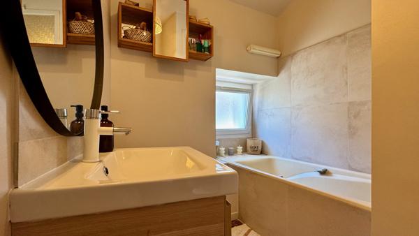 Saint-Nom-la-Bretèche (78860) Maison de village (avec courette) très bien entretenue et au charme indéniable !