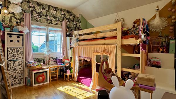 Saint-Nom-la-Bretèche (78860) Maison de village (avec courette) très bien entretenue et au charme indéniable !