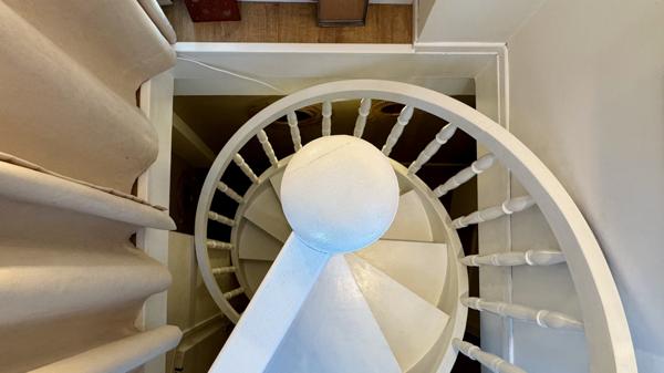 Saint-Nom-la-Bretèche (78860) Maison de village (avec courette) très bien entretenue et au charme indéniable !