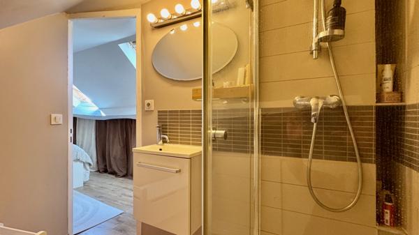 Saint-Nom-la-Bretèche (78860) Maison de village (avec courette) très bien entretenue et au charme indéniable !