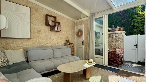 Saint-Nom-la-Bretèche (78860) Maison de village (avec courette) très bien entretenue et au charme indéniable !