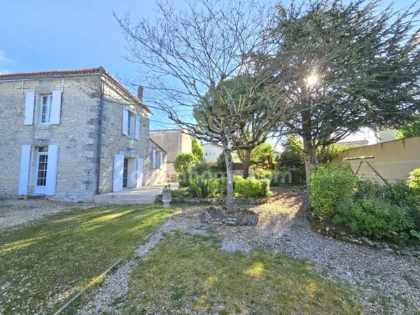 Rare : Secteur Victor Hugo ANGOULEME Demeure de caractère en pierre de taille, 4 chambres, 151 m² sur 800 m² de terrain