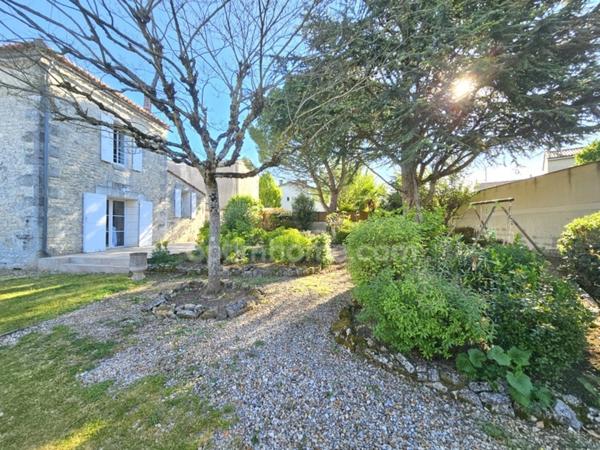 Rare : Secteur Victor Hugo ANGOULEME Demeure de caractère en pierre de taille, 4 chambres, 151 m² sur 800 m² de terrain