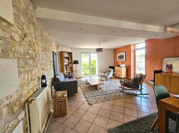 Rare : Secteur Victor Hugo ANGOULEME Demeure de caractère en pierre de taille, 4 chambres, 151 m² sur 800 m² de terrain