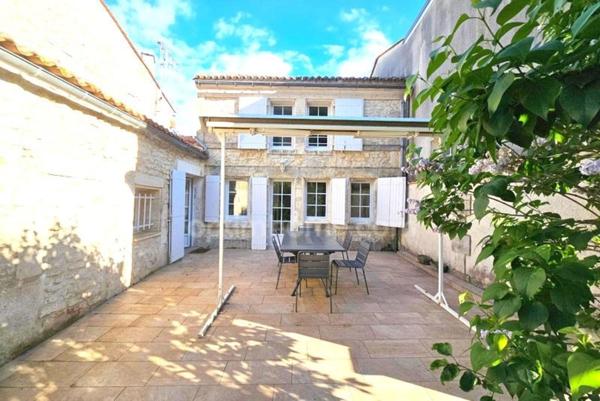 Rare : Secteur Victor Hugo ANGOULEME Demeure de caractère en pierre de taille, 4 chambres, 151 m² sur 800 m² de terrain