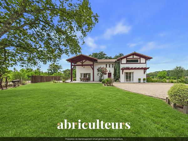 Très belle propriété sur 2 720 m² de terrain en vente SAUBION (40230)