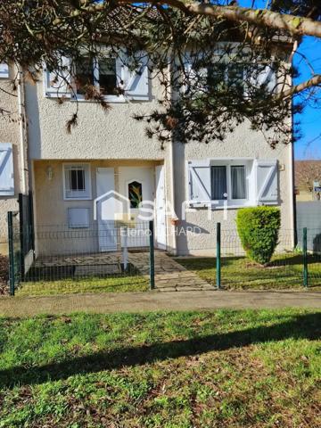 Une maison chaleureuse et fonctionnelle, idéale pour accueillir votre famille