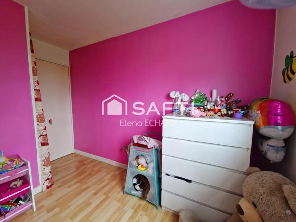 Une maison chaleureuse et fonctionnelle, idéale pour accueillir votre famille