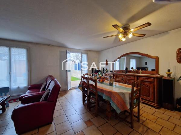 Une maison chaleureuse et fonctionnelle, idéale pour accueillir votre famille