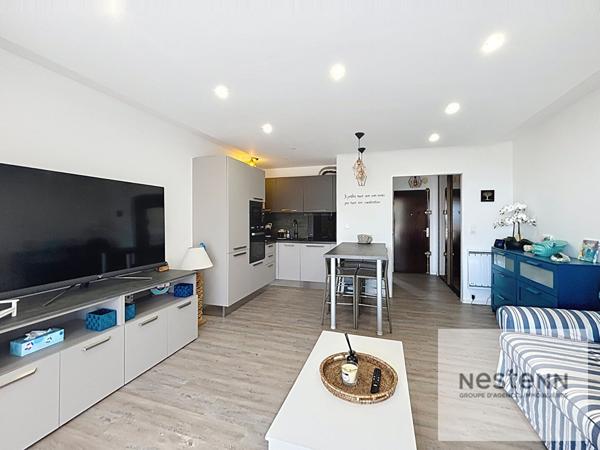 Appartement Bandol de 2 pièces de 49.80 m² avec vue mer en dernier étage avecc parking privé