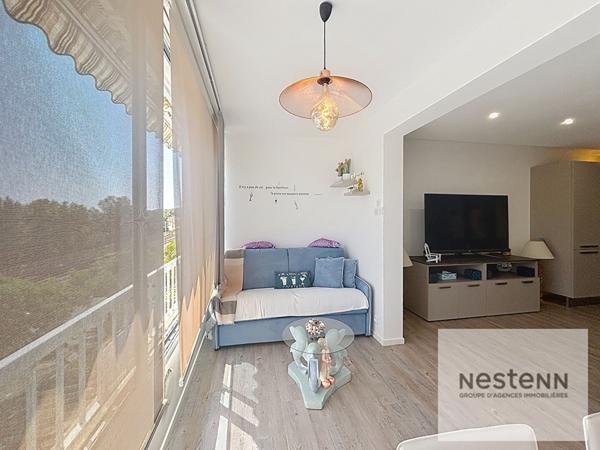 Appartement Bandol de 2 pièces de 49.80 m² avec vue mer en dernier étage avecc parking privé