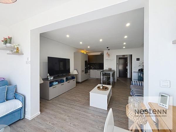 Appartement Bandol de 2 pièces de 49.80 m² avec vue mer en dernier étage avecc parking privé
