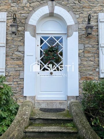 Maison de charme 188 m2 et 1500 m2 de jardin à Questembert centre