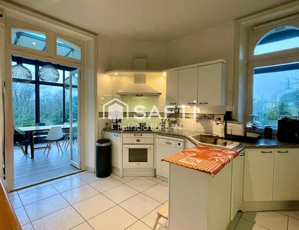 Maison de charme 188 m2 et 1500 m2 de jardin à Questembert centre