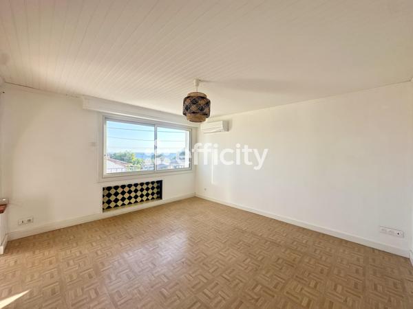Appartement
         3 pièces
        - 60 m² Exclusivité 150 000 € *
