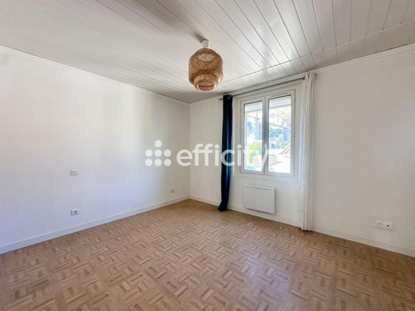 Appartement
         3 pièces
        - 60 m² Exclusivité 150 000 € *