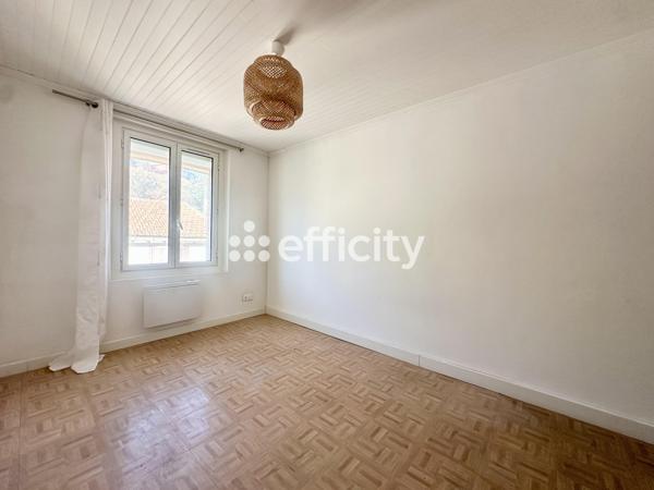 Appartement
         3 pièces
        - 60 m² Exclusivité 150 000 € *