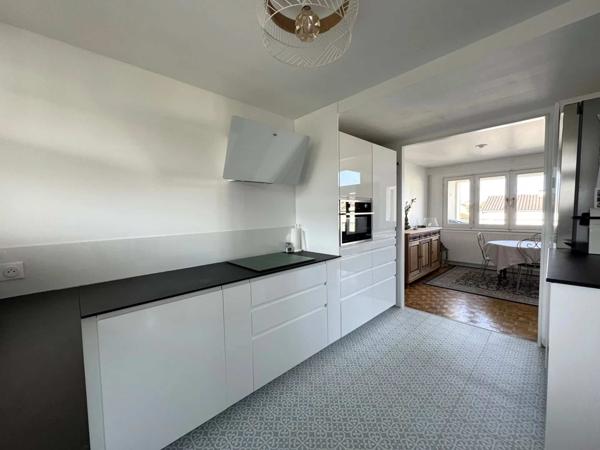 Lumineux appartement avec garage et stationnement, commerces et plage à pied – Royan