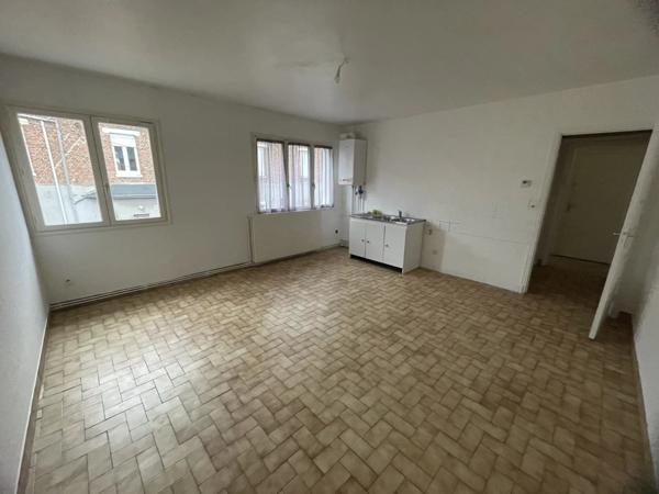 Location                                                      Appartement
                        
                     2 pièces                      42 m2                     à Saint-Quentin