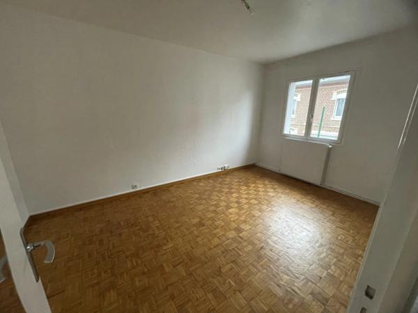 Location                                                      Appartement
                        
                     2 pièces                      42 m2                     à Saint-Quentin